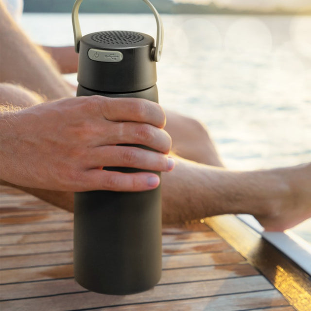 Stylish 700ml stainless steel Bluetooth Sipper Bottle with speaker, keeps drinks hot/cold and plays music on the go.