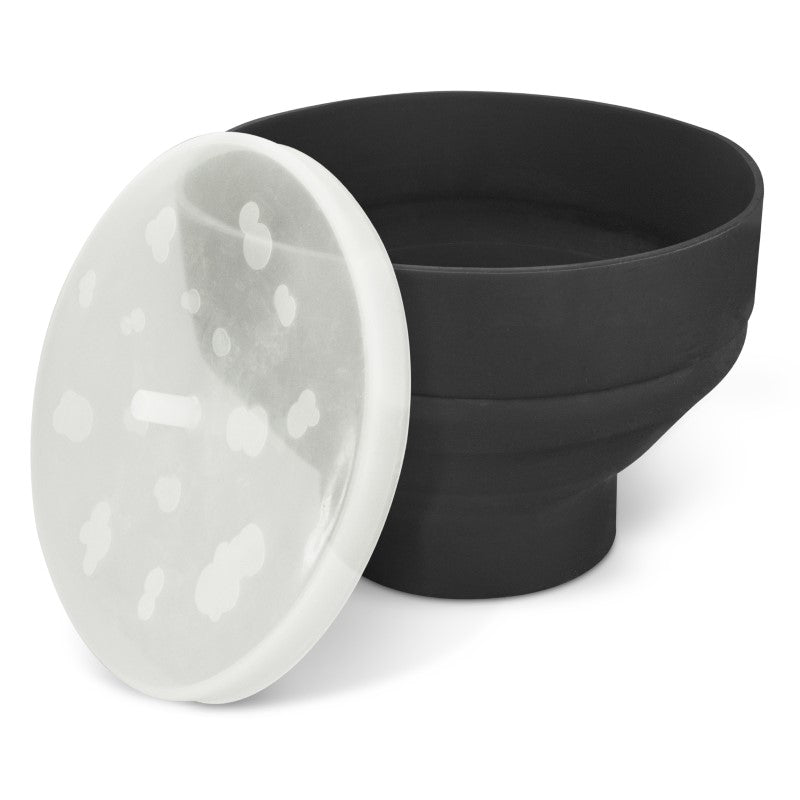 Collapsible Microwave Popcorn Maker in BPA-free silicone for easy snack prep and compact storage. Perfect for movie nights.