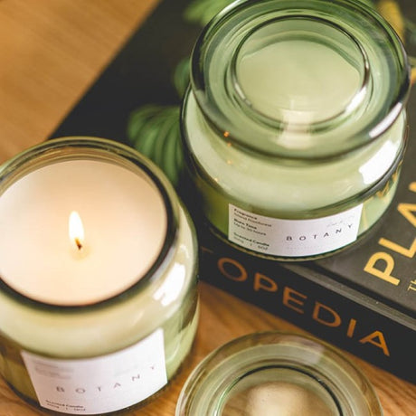 Scented candle jar featuring sage and rainforest aromas, 150g, 30-hour burn time, perfect for soothing ambiance and home decor.