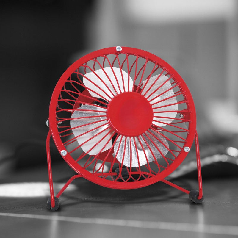 Sleek aluminium USB desk fan with adjustable airflow, perfect for workspace convenience and elegance in design.