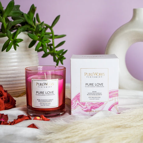 Soy wax candle in ombre glass jar with rose quartz, promoting love and serenity with a 50-hour burn time.