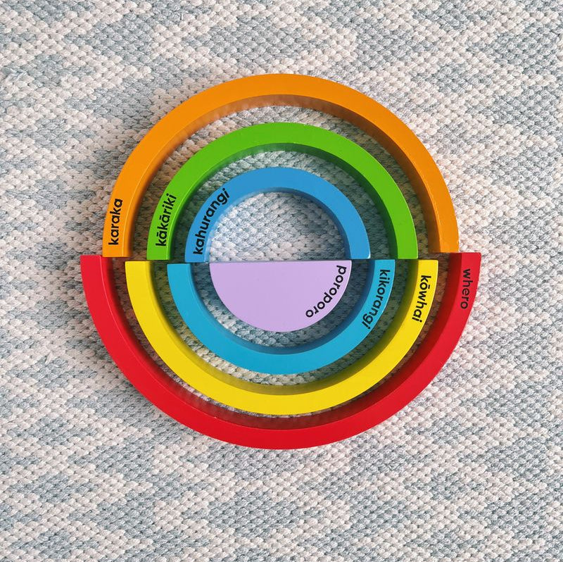 Bright wooden blocks in English and Te Reo M?ori, promoting learning through play and cultural awareness for young children.