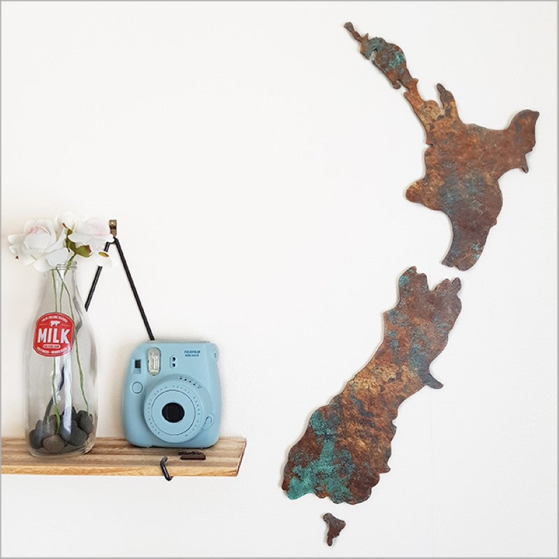 Aluminium wall art featuring a detailed map of New Zealand, ideal for home decor and Kiwiana lovers.