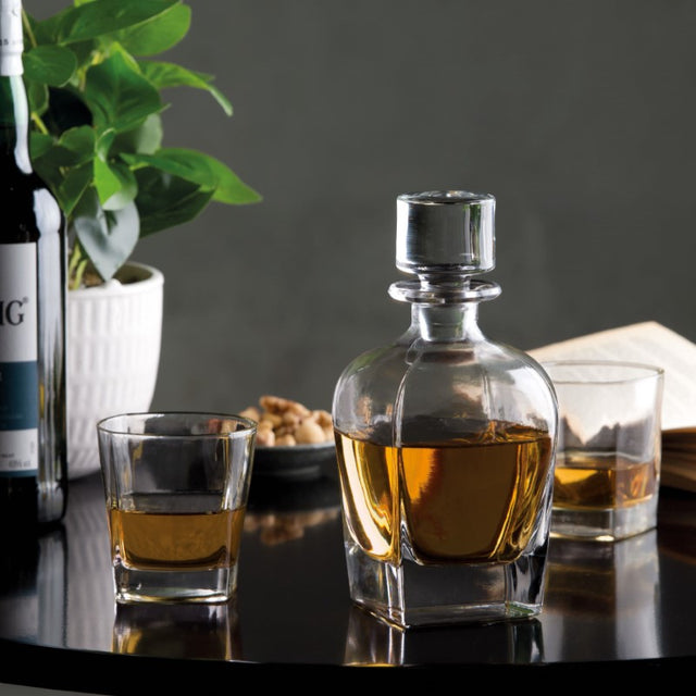Luxurious lead-free crystal whisky decanter set with geometric stopper, two thick-sided glasses, and elegant pine presentation box.