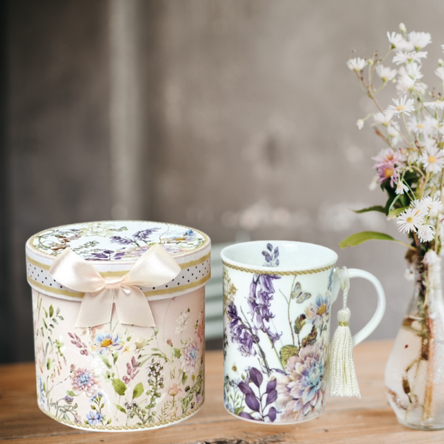 Elegant TeaTime Flower Mug in a gift box, made of durable New Bone China, 320 ml capacity, microwave and dishwasher safe.