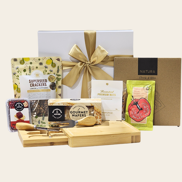 Elegant gift box featuring a cheese board and gourmet snacks for cheese lovers, perfect for any occasion.