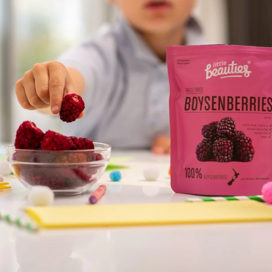 Freeze-dried crunchy boysenberries in a 20g pack, gluten-free, 100% fruit, perfect for snacks and natural decorations.